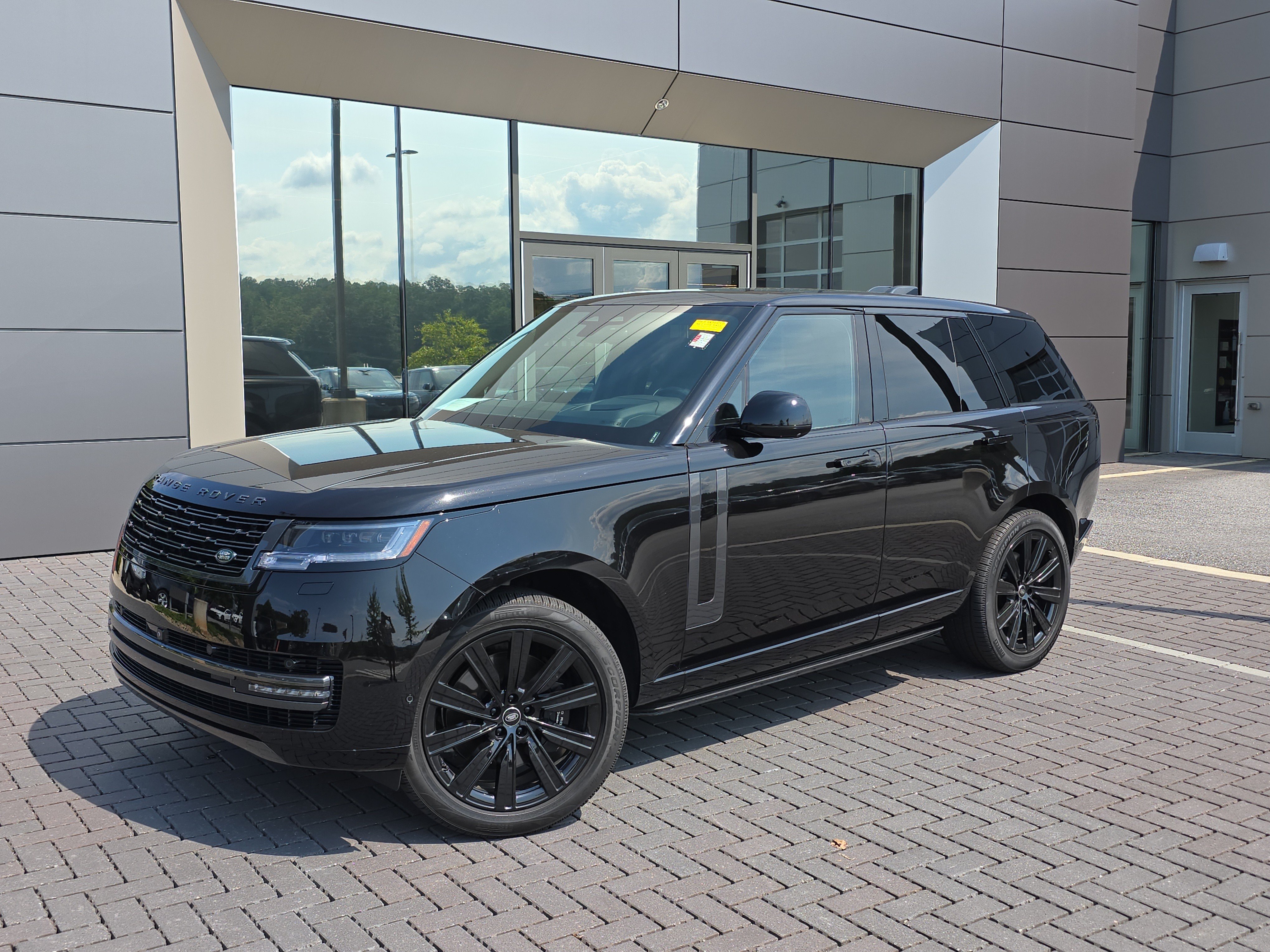 Certified 2025 Land Rover Range Rover SE AWD/4WD video 1