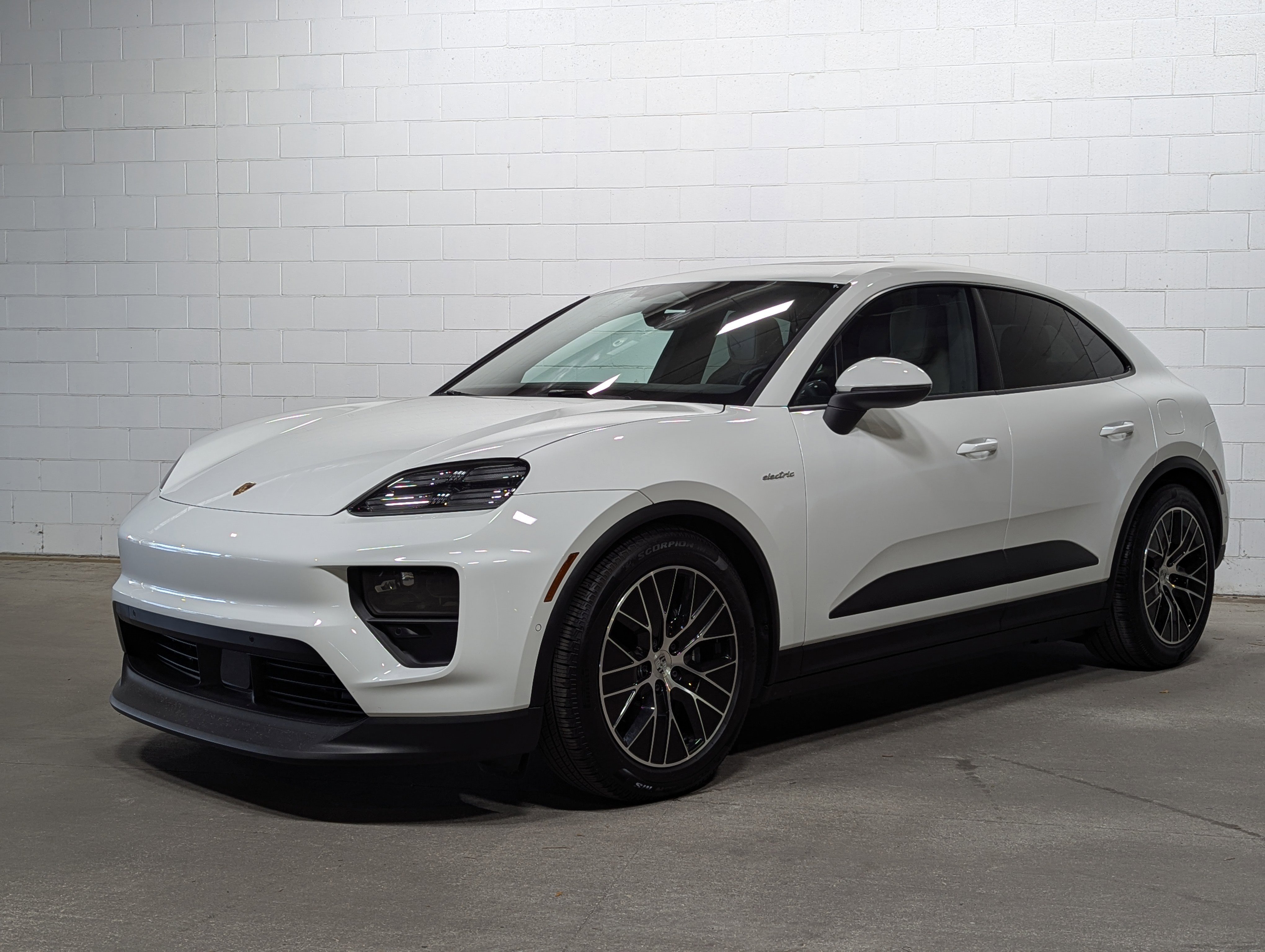 Certified 2025 Porsche Macan 4 Electric image 1