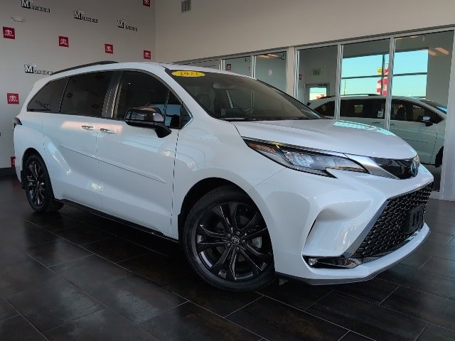 Certified 2022 Toyota Sienna XSE image 2