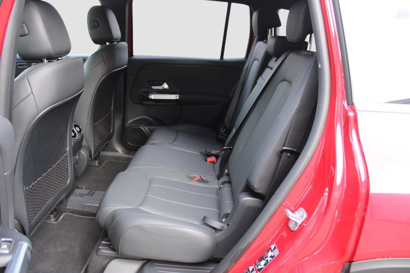 Used 2023 Mercedes-Benz EQB 300 4MATIC image 32