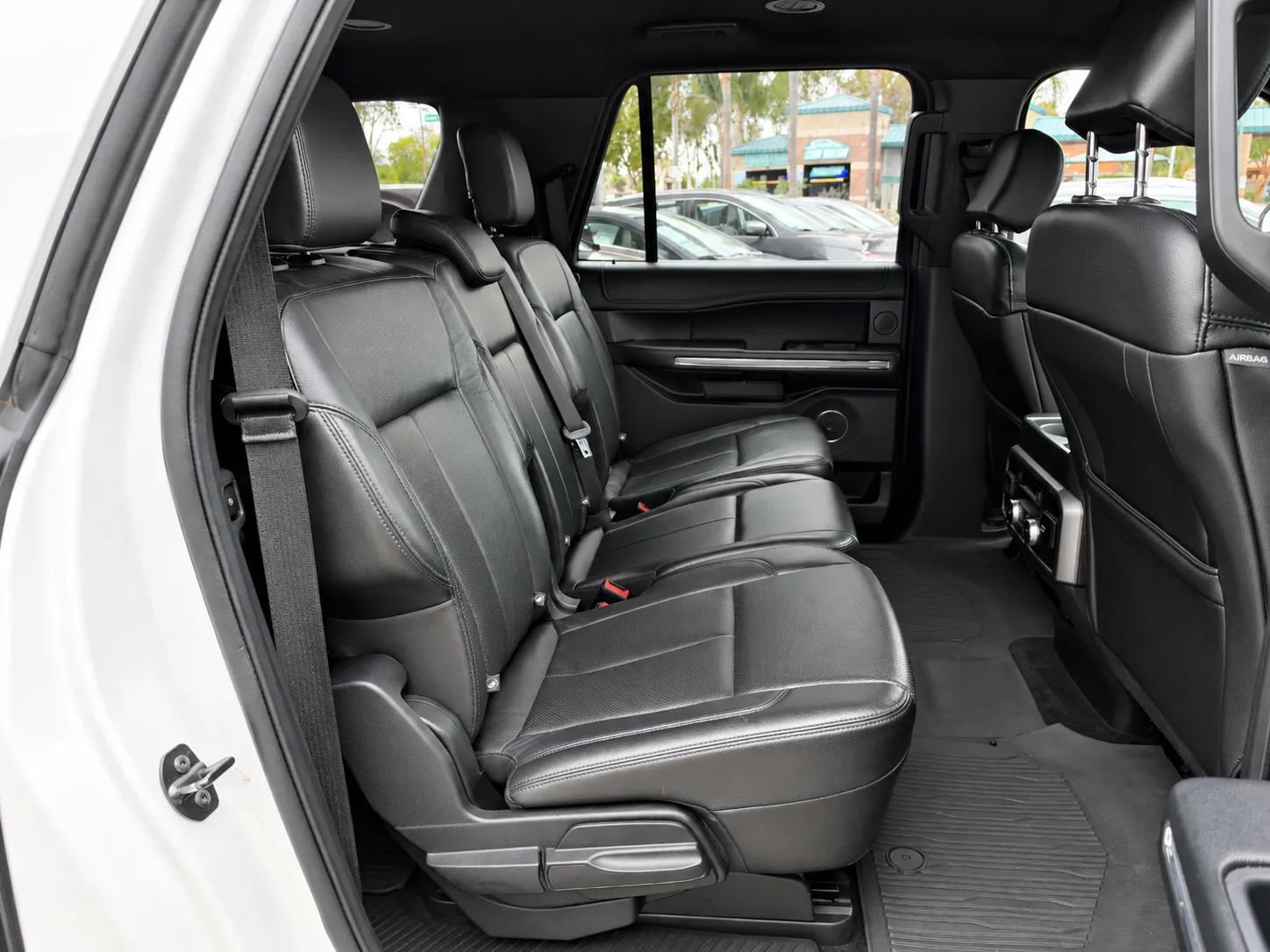 Used 2018 Ford Expedition Max XLT w/ Equipment Group 202A AWD/4WD image 11