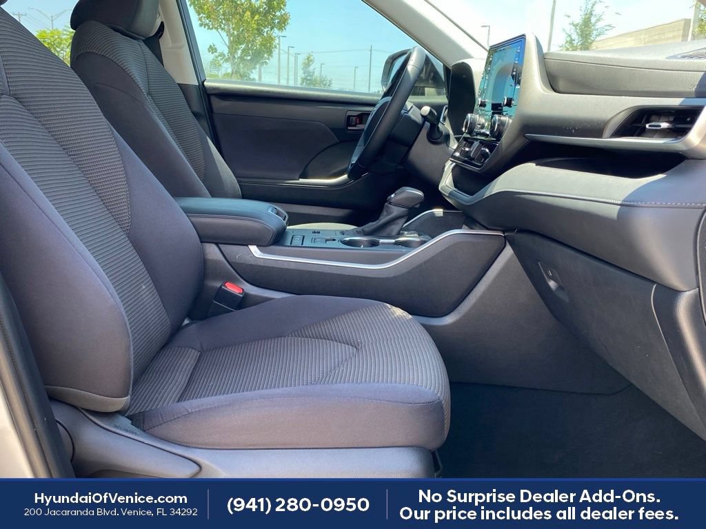 Used 2020 Toyota Highlander LE FWD image 15