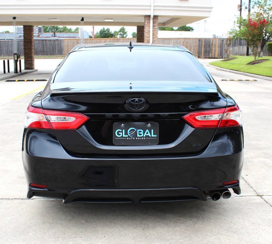 Used 2020 Toyota Camry SE FWD image 6