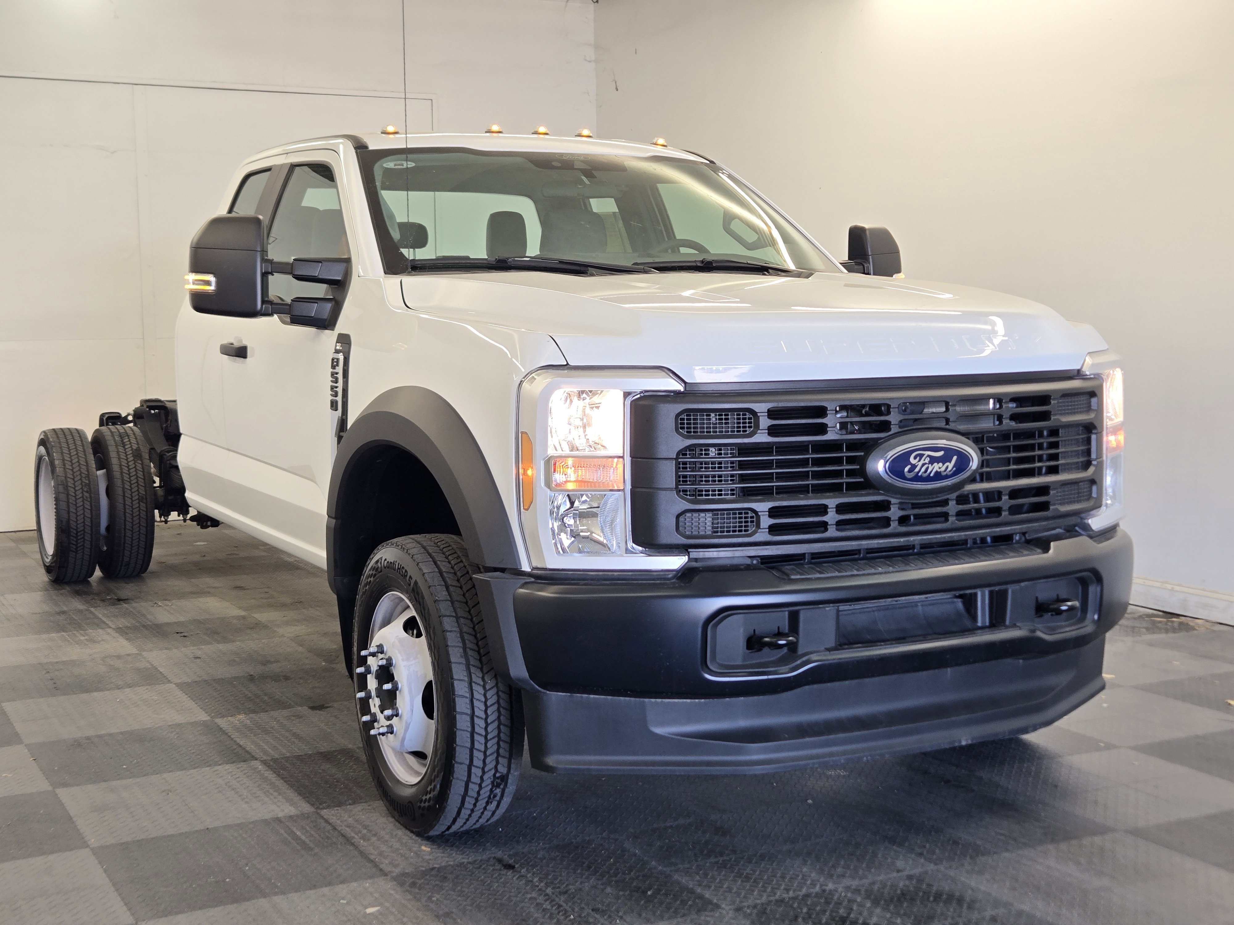 Used 2024 Ford F550 4x4 SuperCab Super Duty video 2