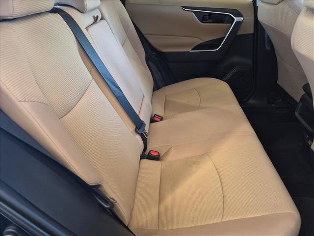Used 2019 Toyota RAV4 LE FWD image 16