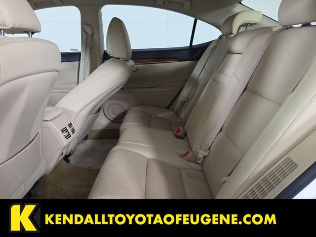 Used 2015 Lexus ES 300h w/ Premium Package w/Bamboo Trim FWD image 13
