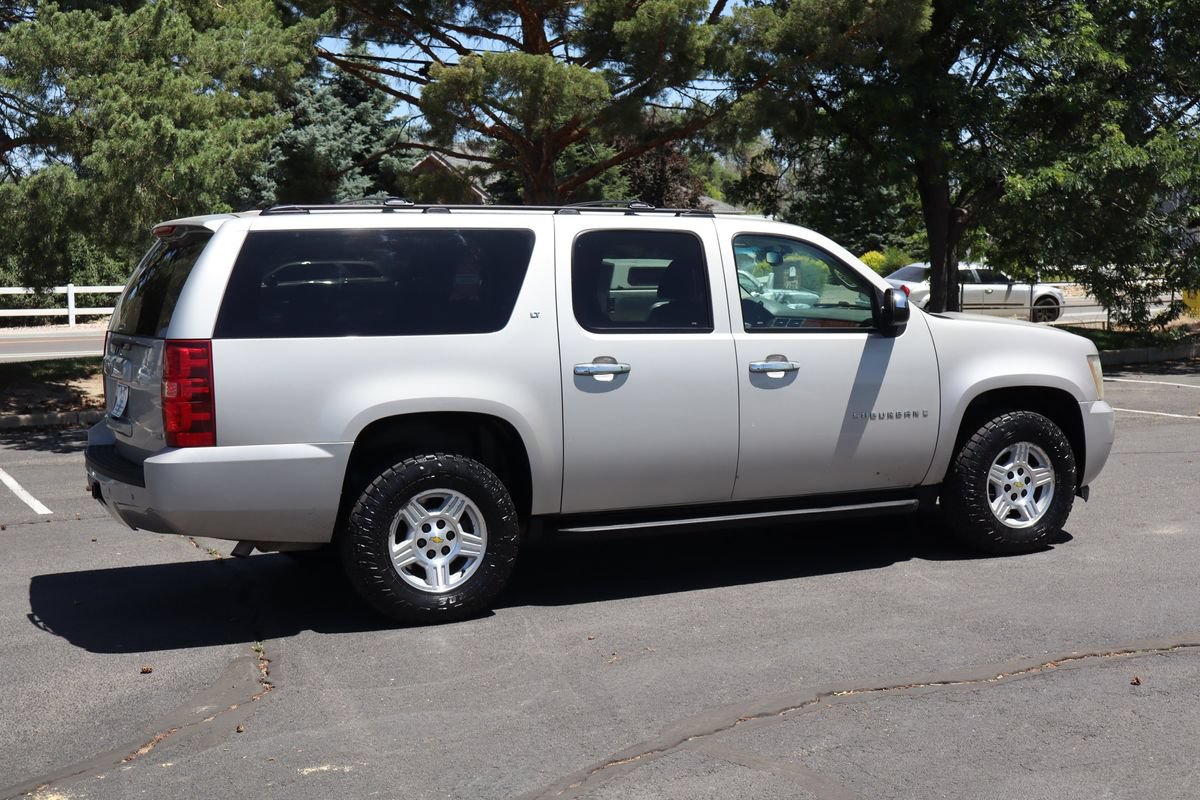 Used 2008 Chevrolet Suburban LT w/ LT Preferred Equipment Group AWD/4WD image 4