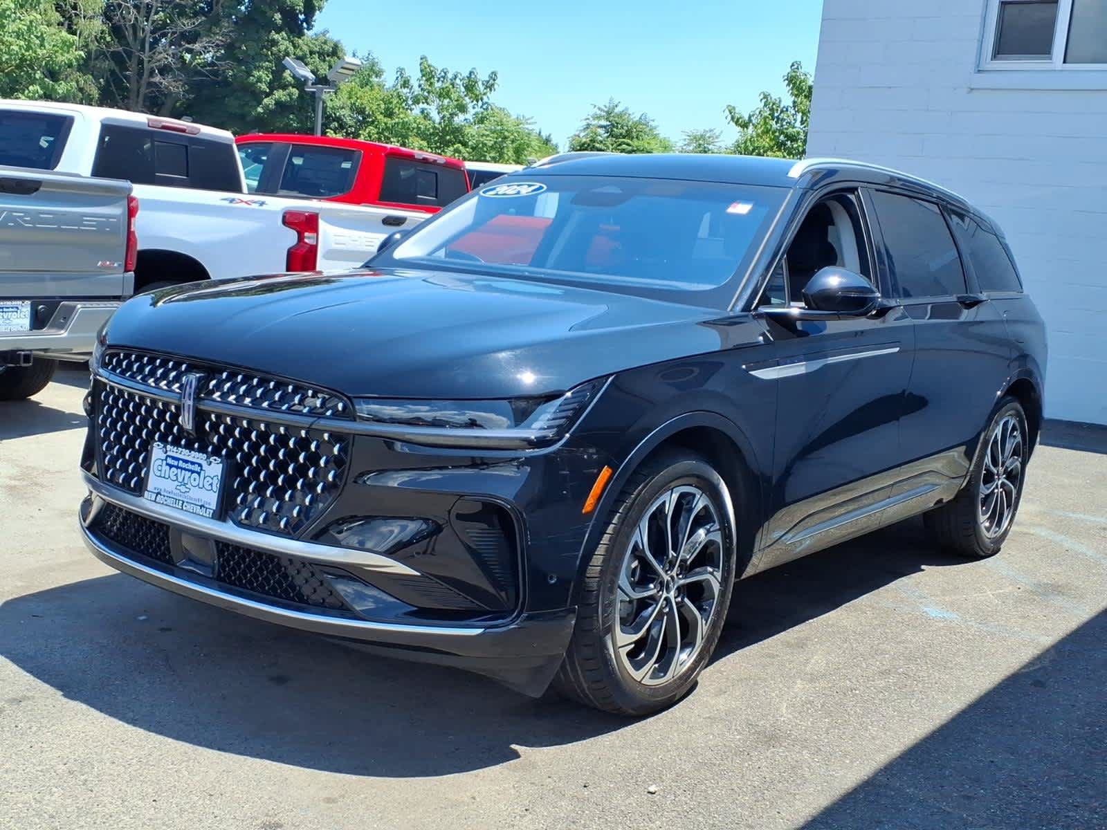 Used 2024 Lincoln Nautilus Reserve AWD/4WD image 3