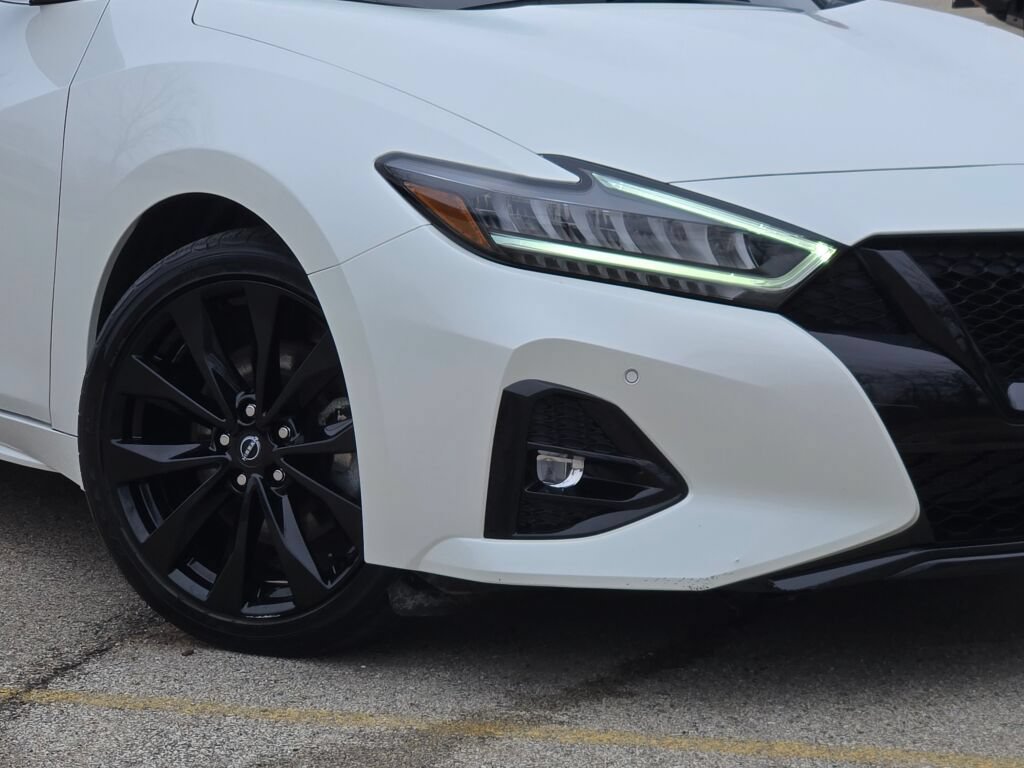 Used 2023 Nissan Maxima SR w/ Sport Mat Group FWD image 3
