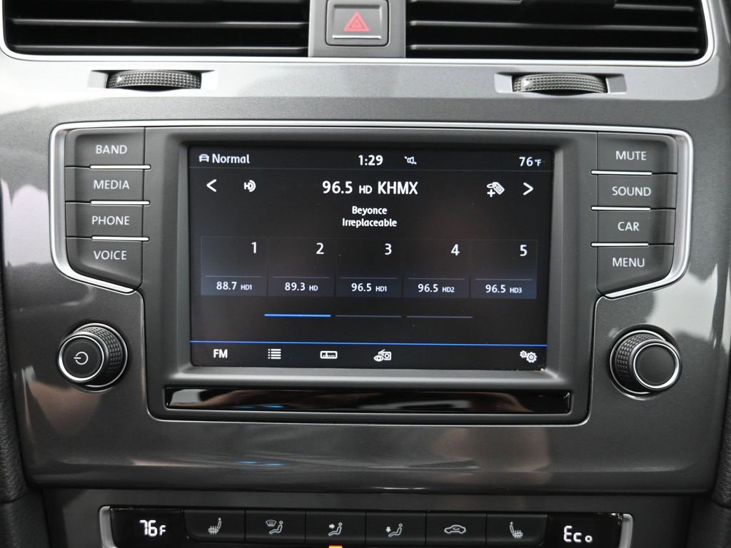 Used 2016 Volkswagen e-Golf SE w/ DC Fast Charging Package image 9