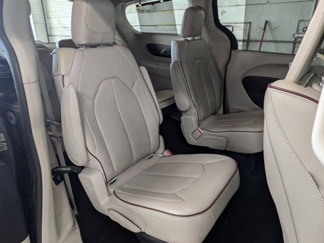 Used 2017 Chrysler Pacifica Limited FWD image 22