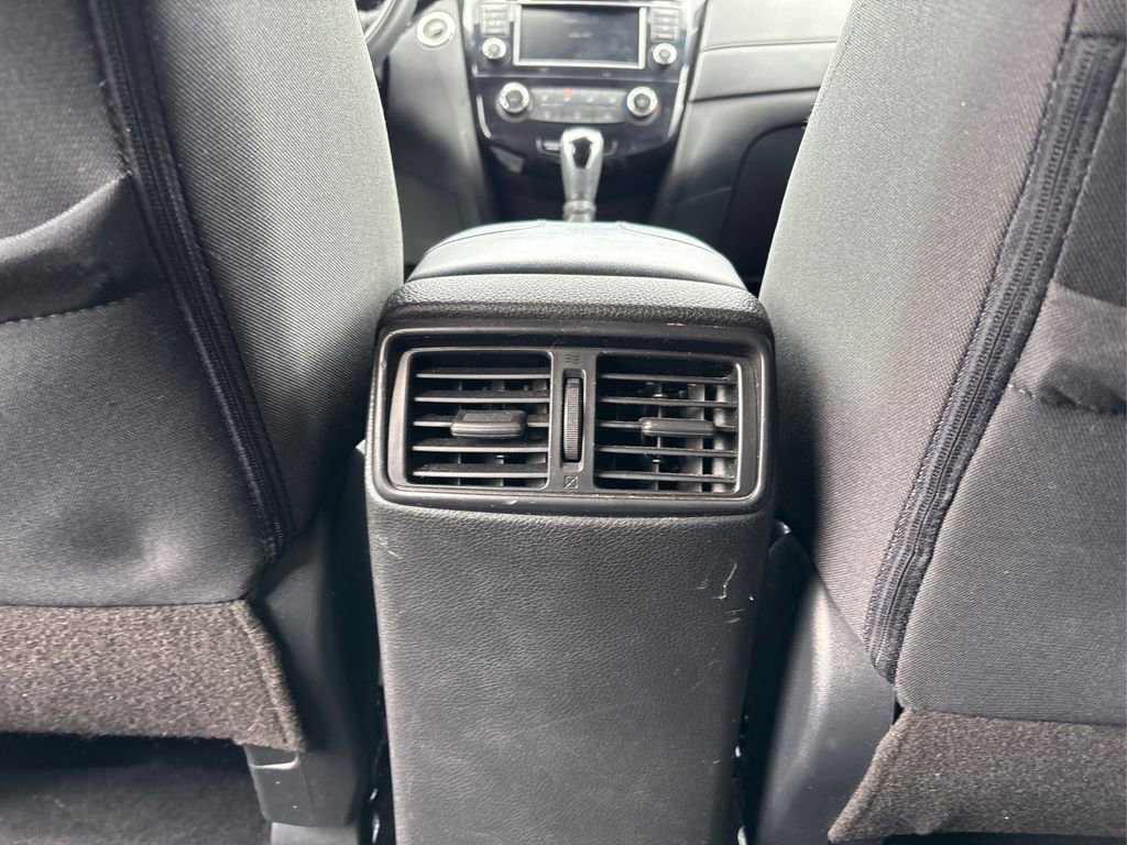 Used 2020 Nissan Rogue SV AWD/4WD image 30