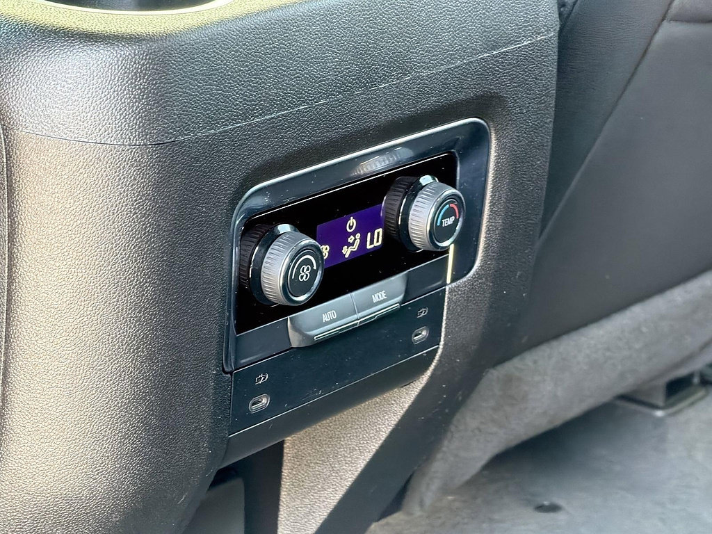 Used 2026 Chevrolet Suburban RST RWD image 25