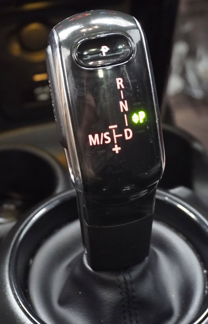 Used 2022 MINI Cooper 4-Door Hardtop FWD image 18