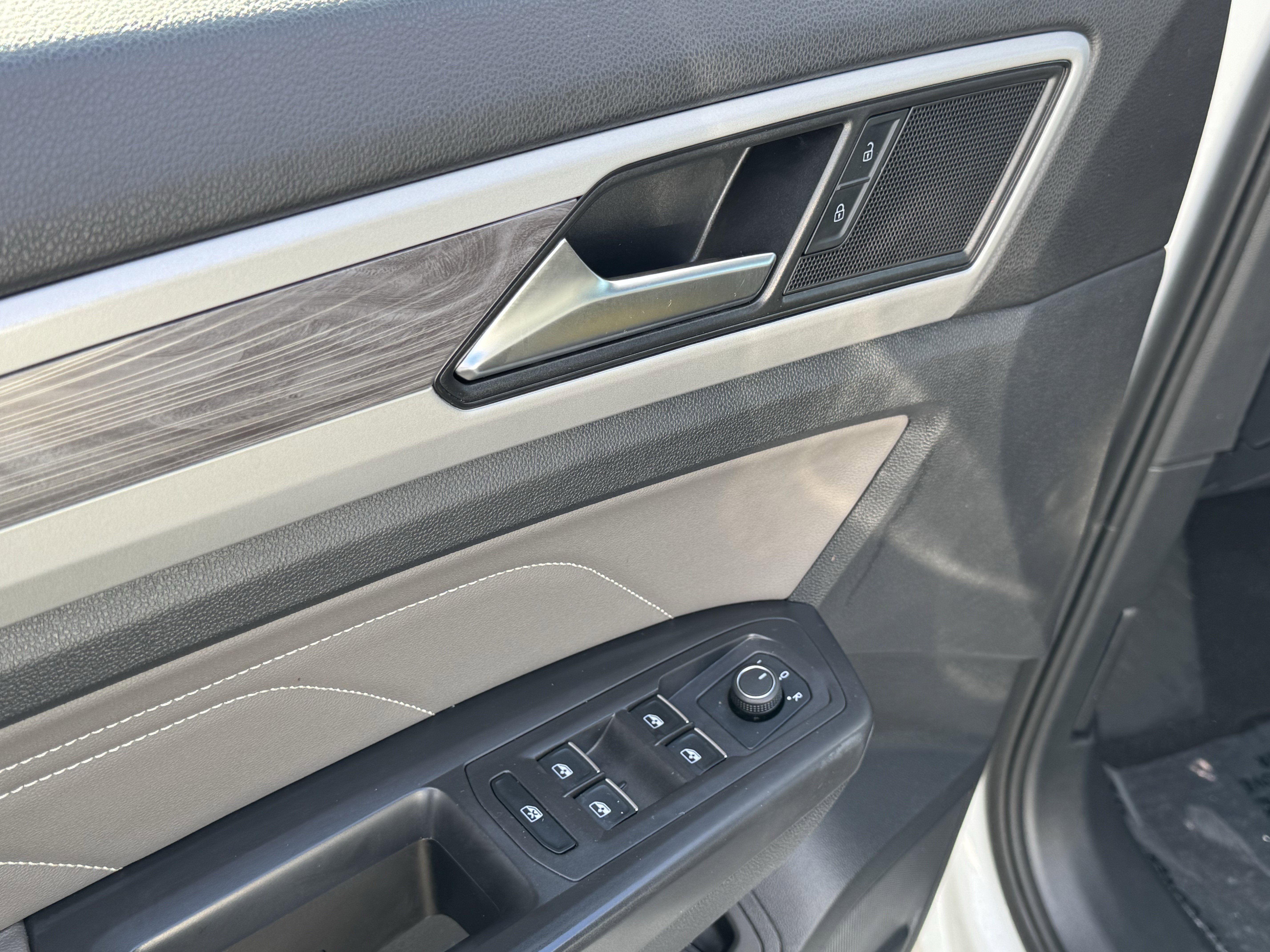 Certified 2023 Volkswagen Atlas Cross Sport SE w/ Black Wheel Package image 15