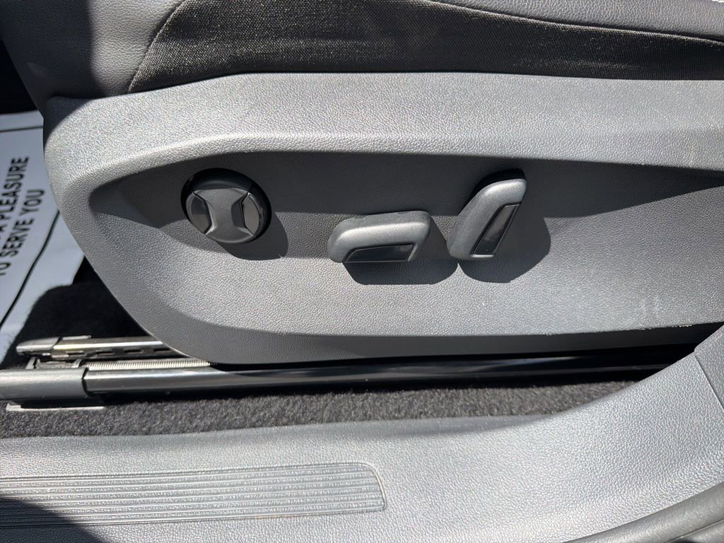 Used 2023 Volkswagen Tiguan SE FWD image 25