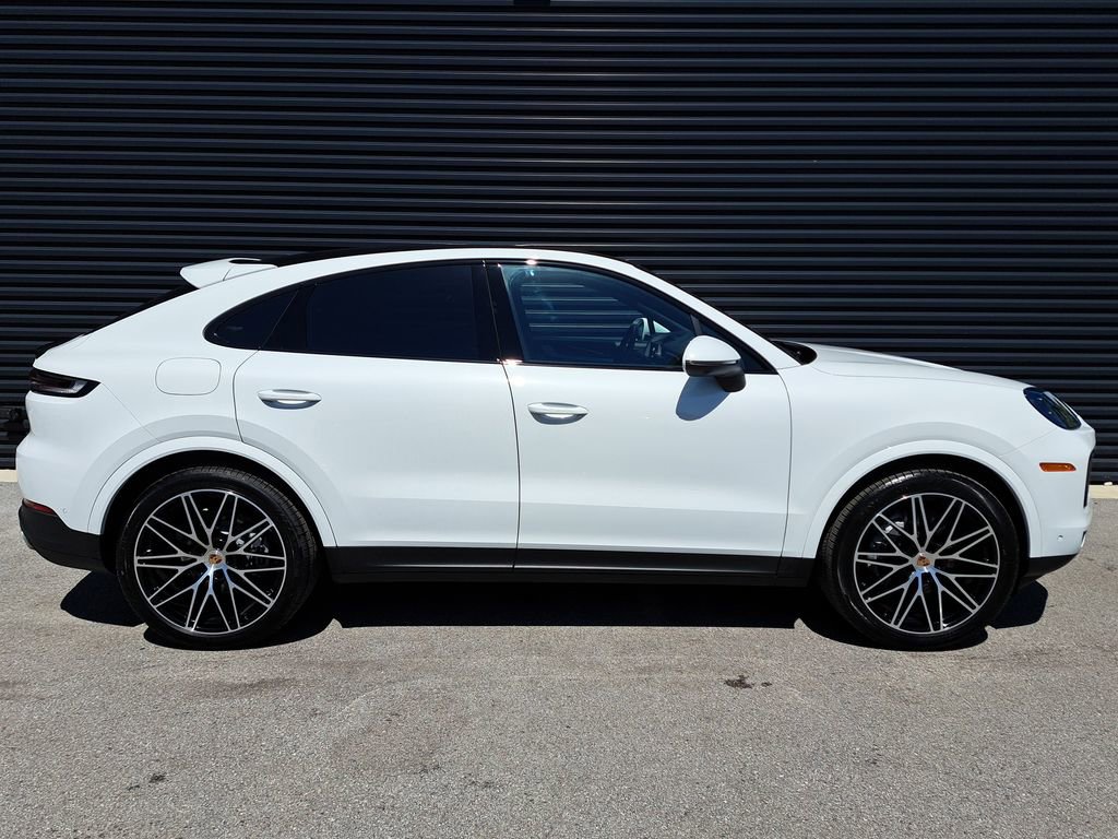 Certified 2025 Porsche Cayenne Coupe image 8