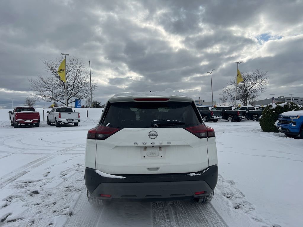 Used 2023 Nissan Rogue S image 4