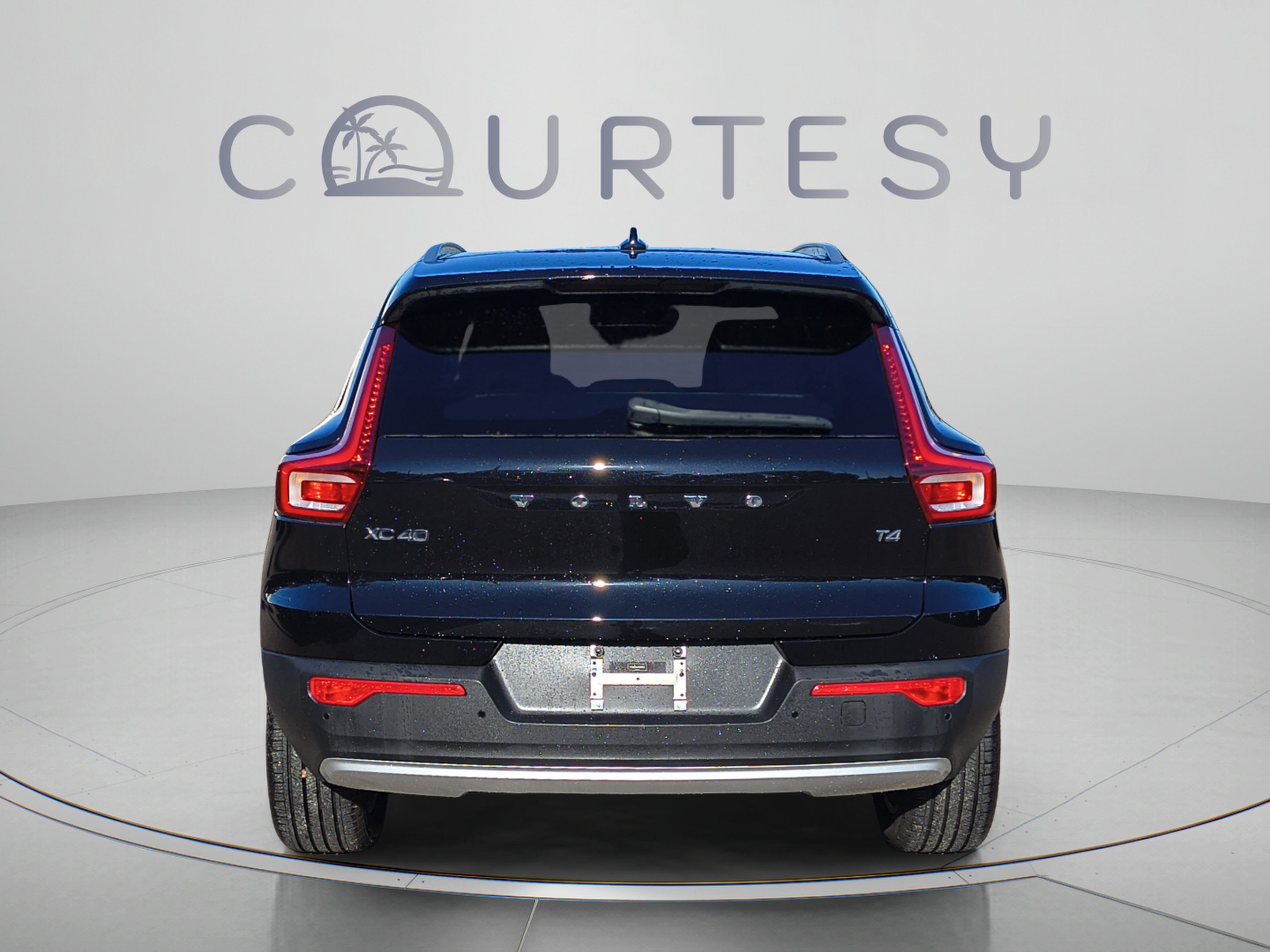 Used 2019 Volvo XC40 T4 Momentum FWD image 4