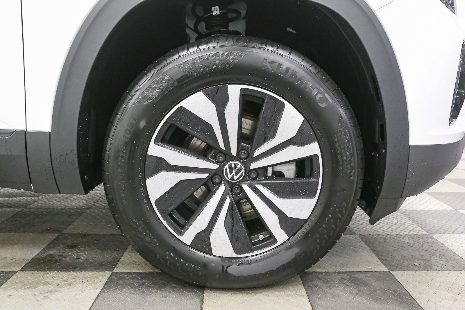 New 2026 Volkswagen Atlas Cross Sport SE image 14