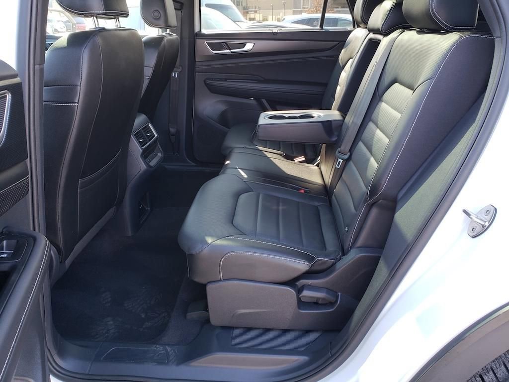 Used 2024 Volkswagen Atlas Cross Sport SEL image 32