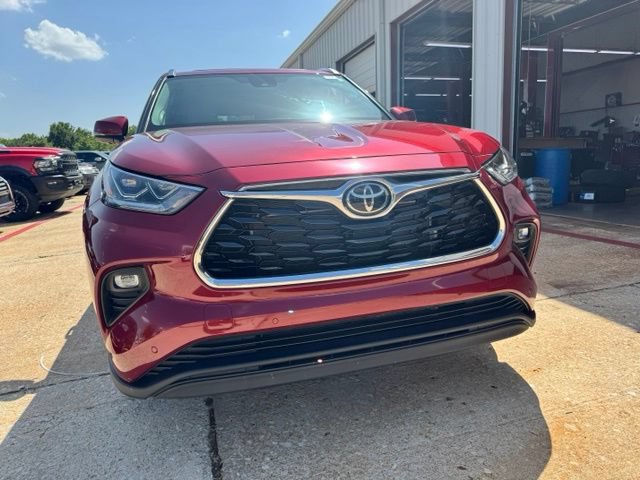 Used 2025 Toyota Highlander Limited AWD/4WD image 4