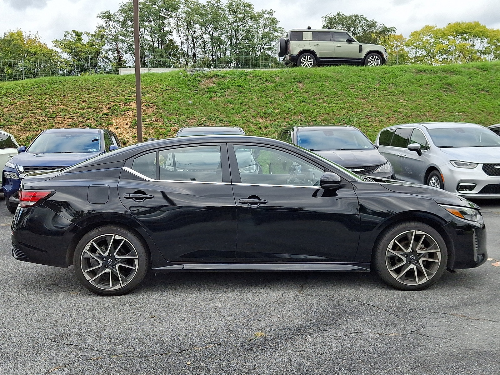 Used 2025 Nissan Sentra SR FWD image 7
