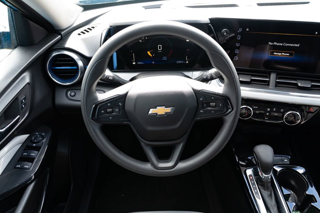 Used 2025 Chevrolet Trax LT image 11