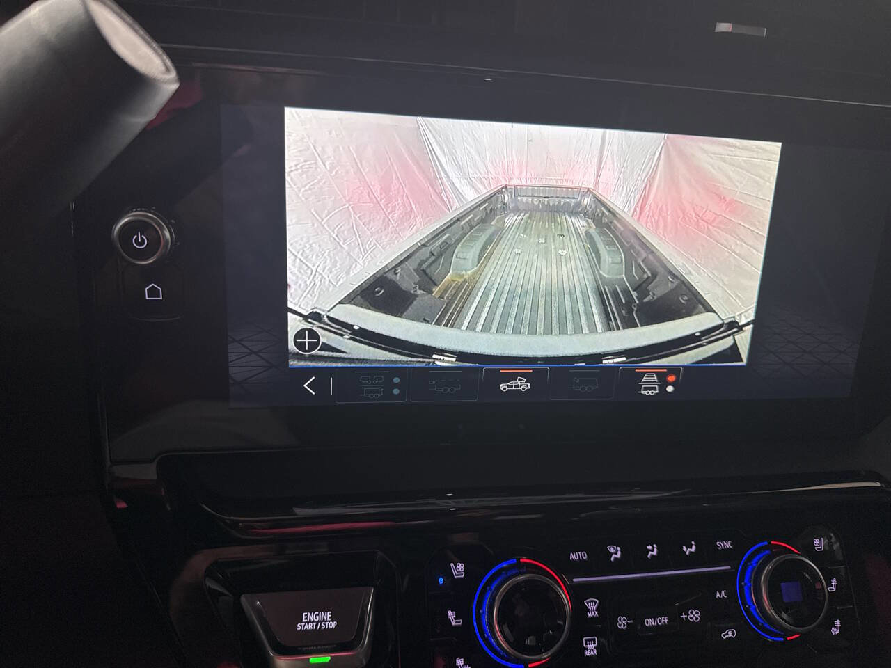 Used 2025 GMC Sierra 2500 AT4X image 16