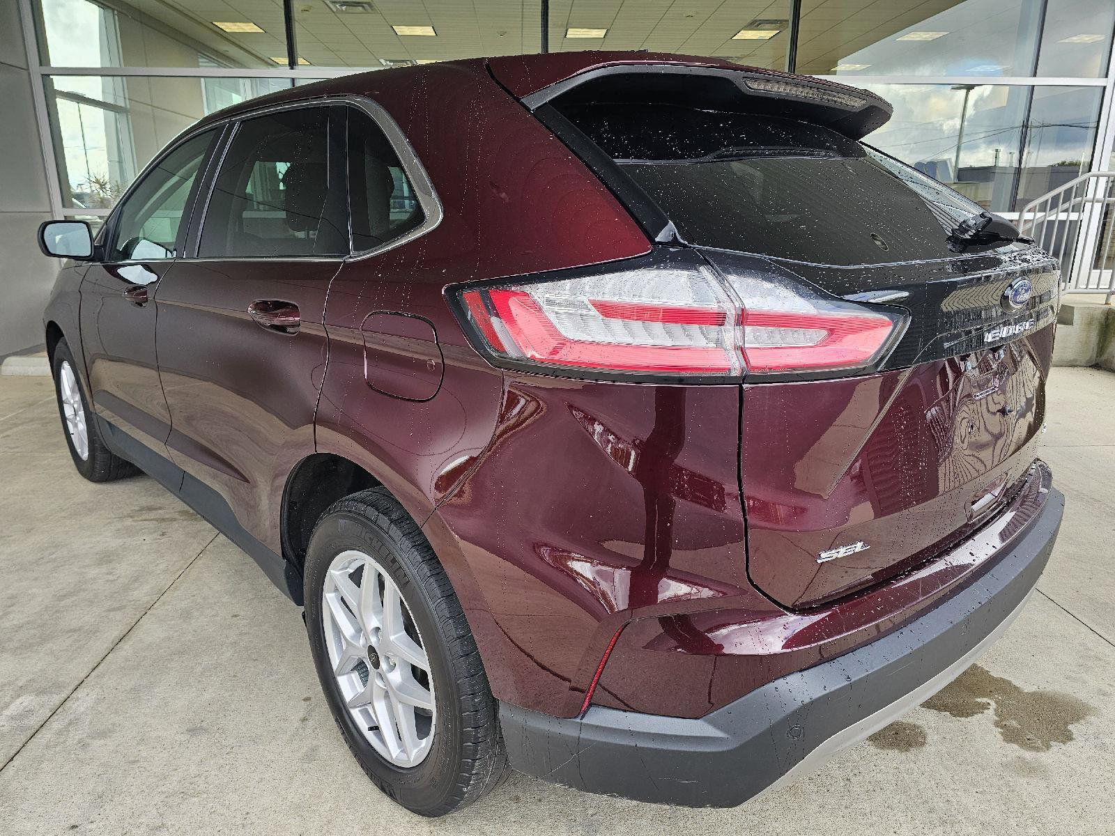 Used 2023 Ford Edge SEL w/ Convenience Package AWD/4WD image 3