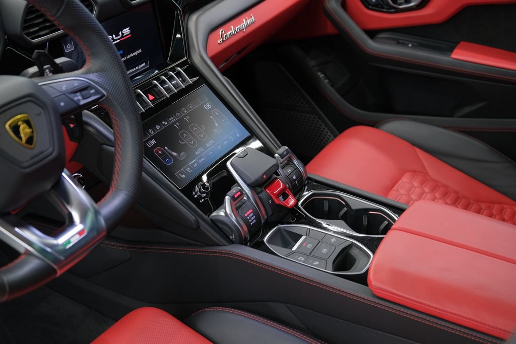 Used 2022 Lamborghini Urus AWD/4WD image 14