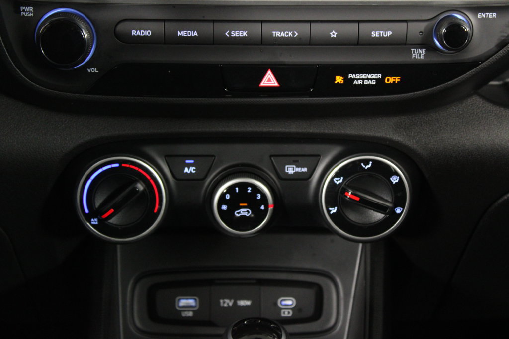 Certified 2025 Hyundai Venue SE FWD image 22