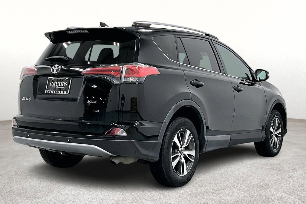 Used 2018 Toyota RAV4 XLE image 2
