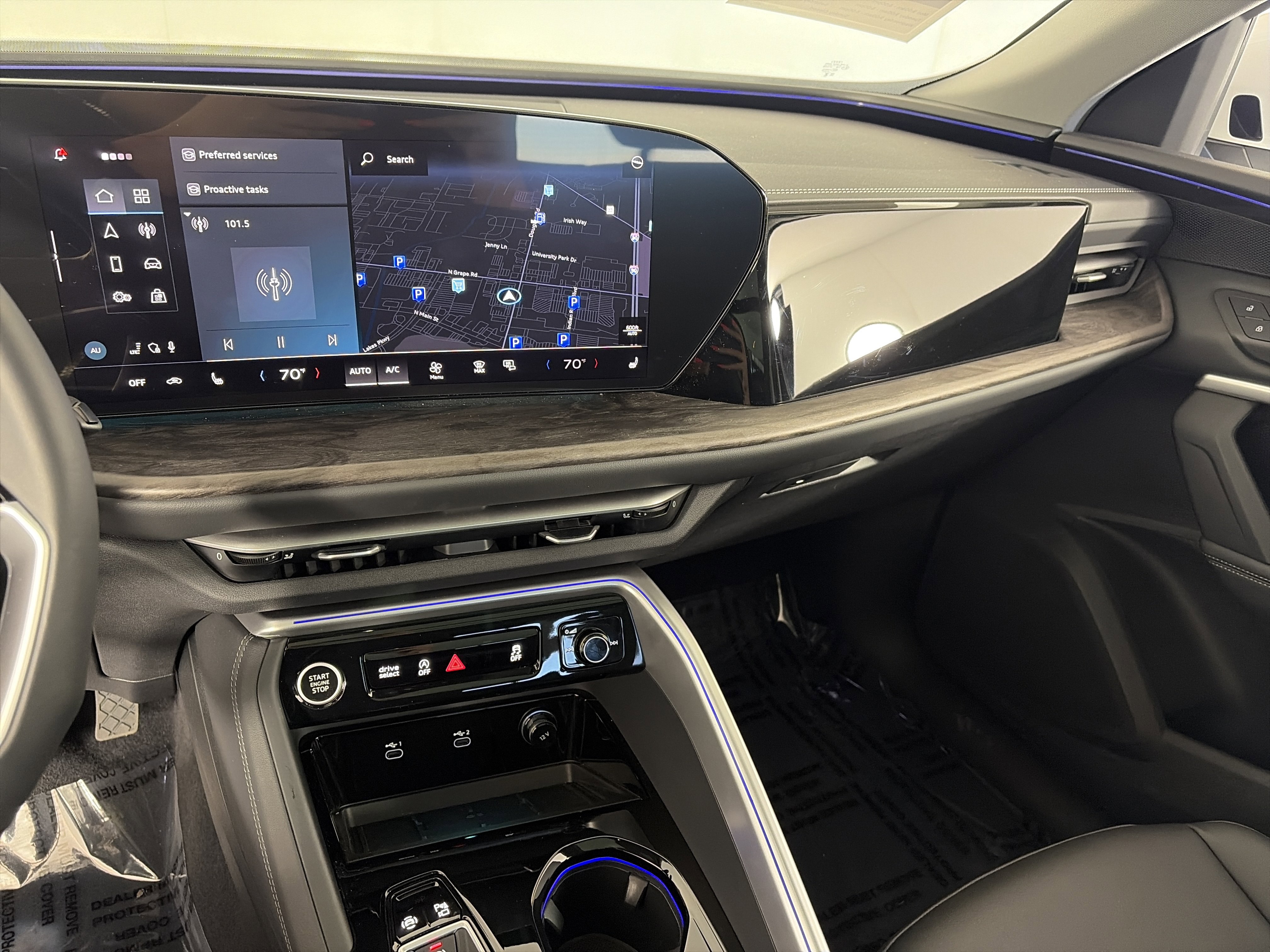 Used 2025 Audi Q5 Premium w/ Convenience Package image 4