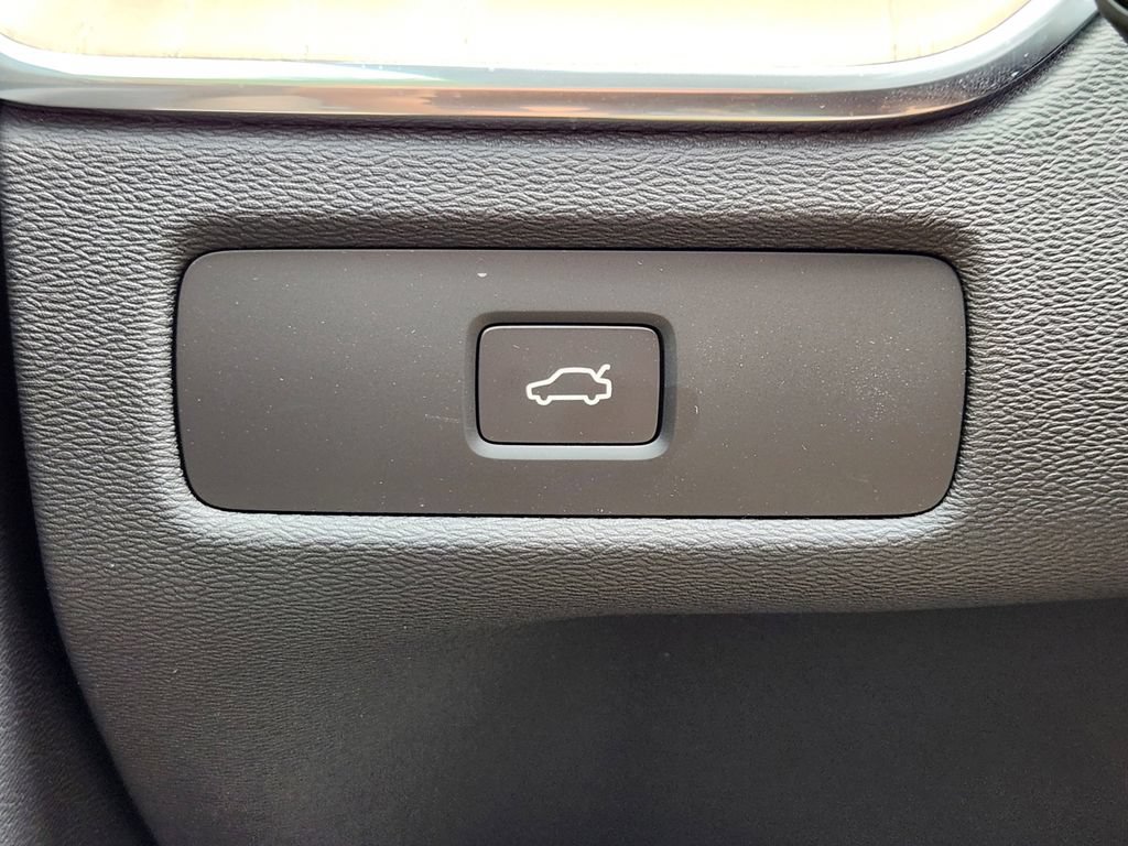 New 2026 Volvo XC60 B5 Plus w/ Climate Package AWD/4WD image 12