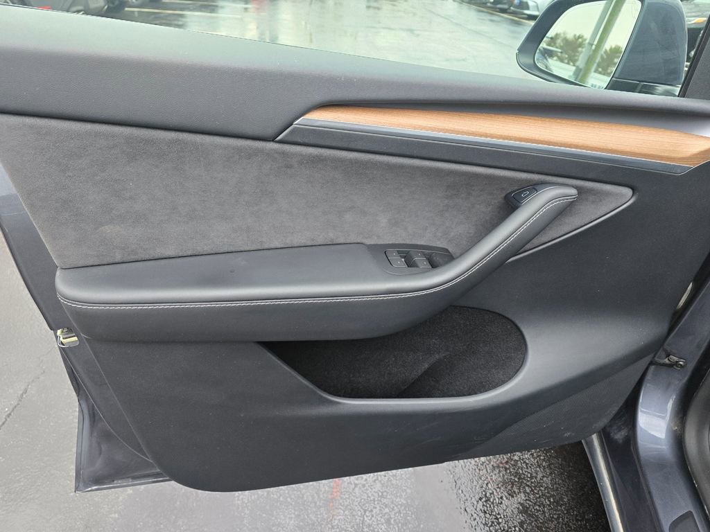 Used 2023 Tesla Model Y Long Range image 16