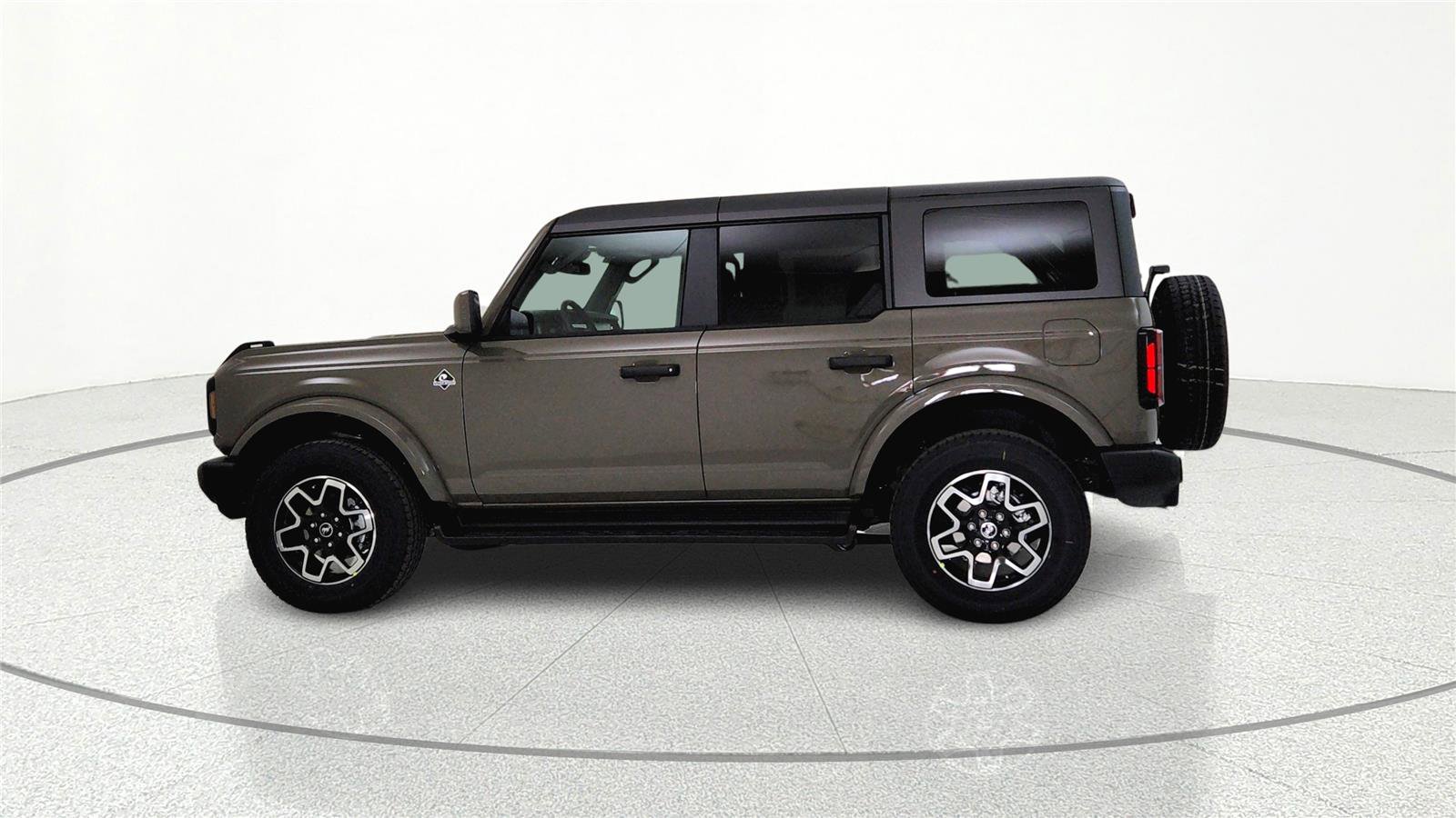 New 2026 Ford Bronco Outer Banks image 4