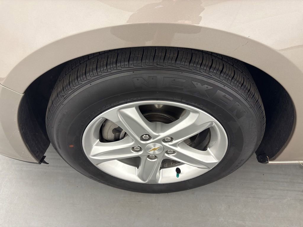 Used 2023 Chevrolet Malibu LT FWD image 13