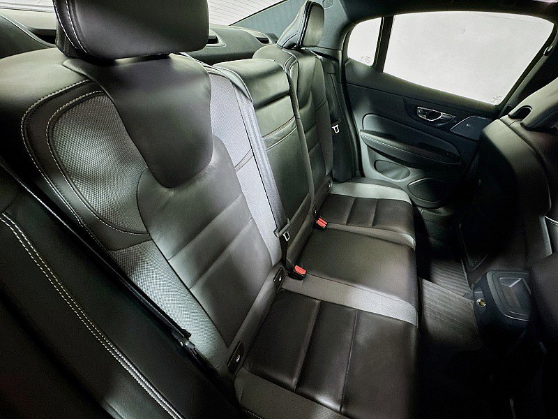 Used 2019 Volvo S60 T5 R-Design image 28