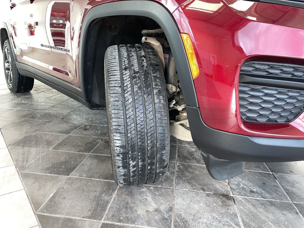 Used 2024 Jeep Grand Cherokee Altitude image 17