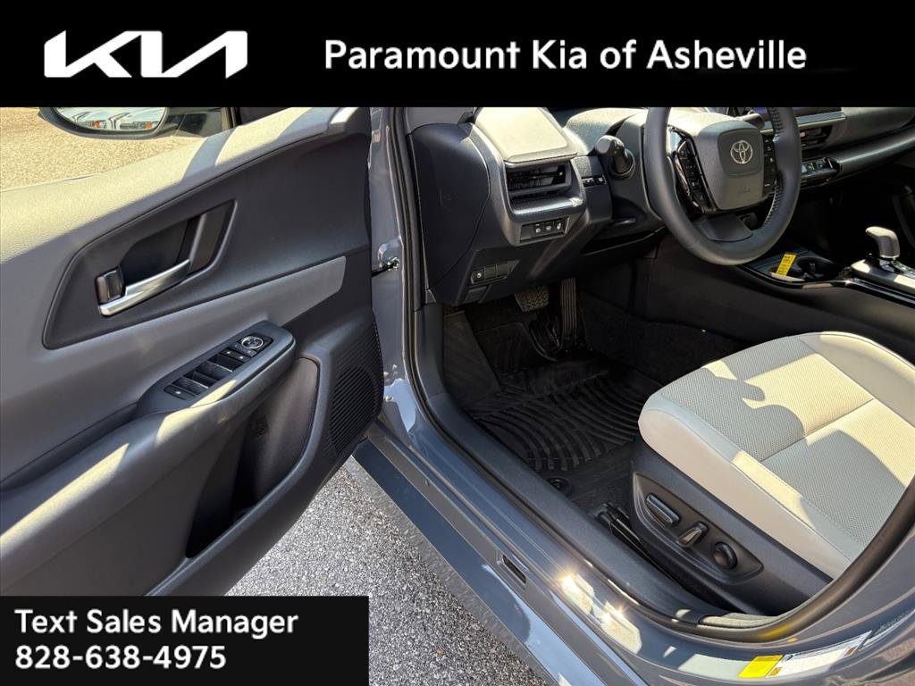 Used 2026 Toyota Prius XLE FWD image 16