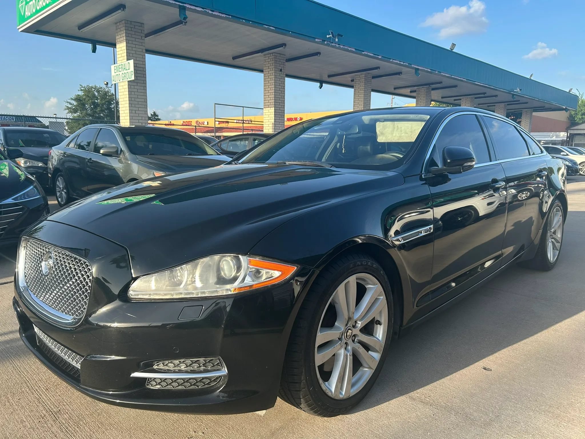 Used 2011 Jaguar XJ L RWD image 1