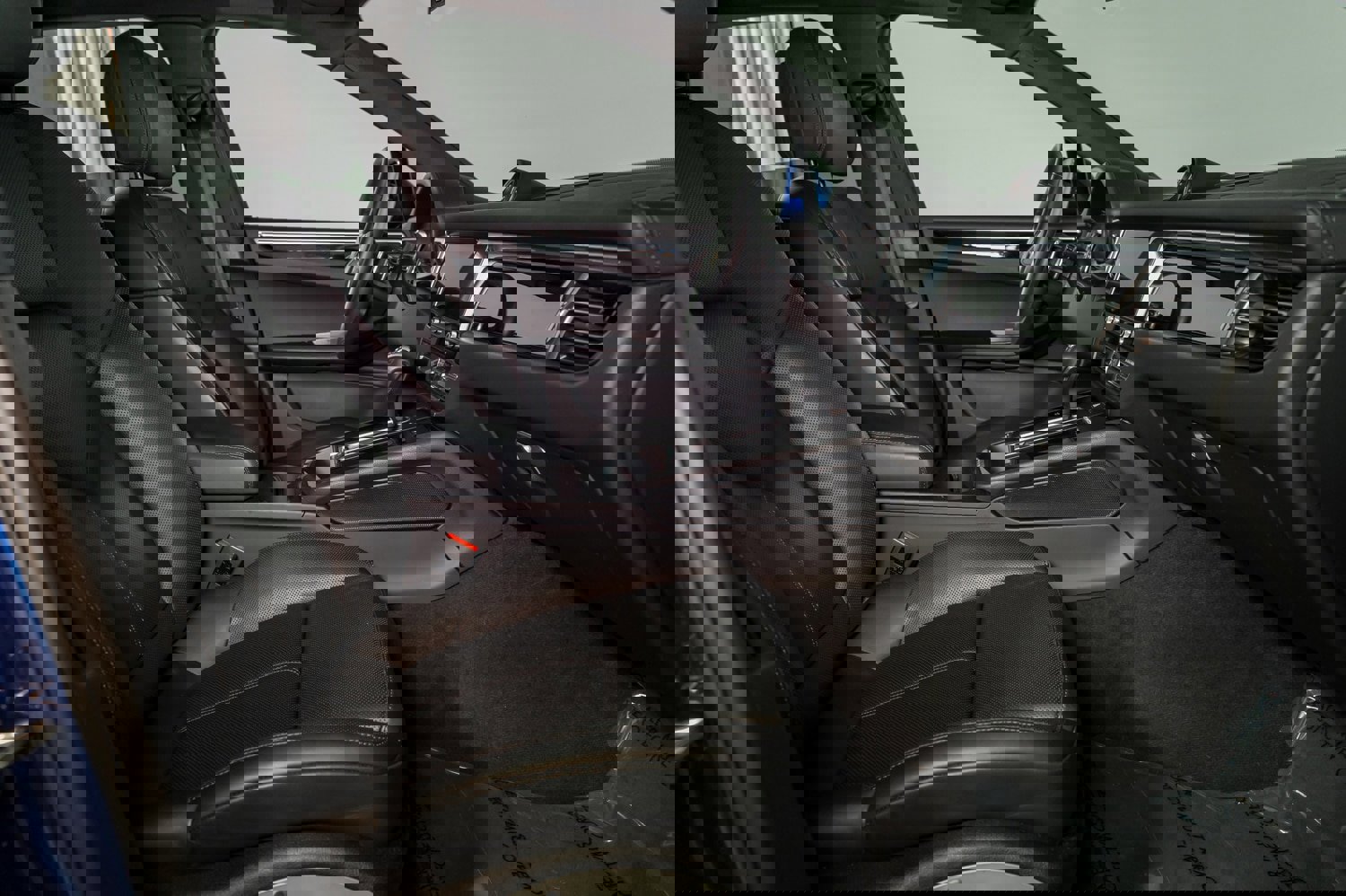 Used 2023 Porsche Macan image 25