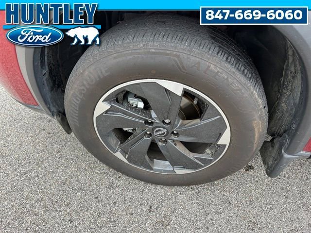 Used 2024 Nissan Rogue SV w/ SV Premium Package image 8