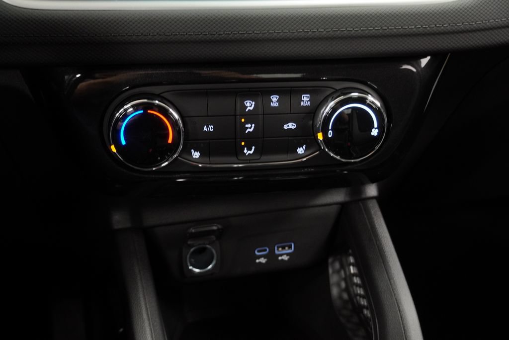New 2026 Chevrolet TrailBlazer LT w/ LT Cold Weather Package FWD image 18