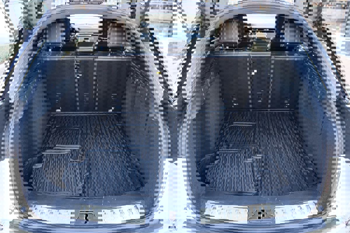 Used 2018 Land Rover Range Rover Velar R-Dynamic SE image 52