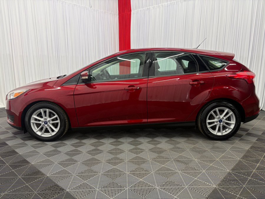 Used 2017 Ford Focus SE w/ Cold Weather Package FWD image 5