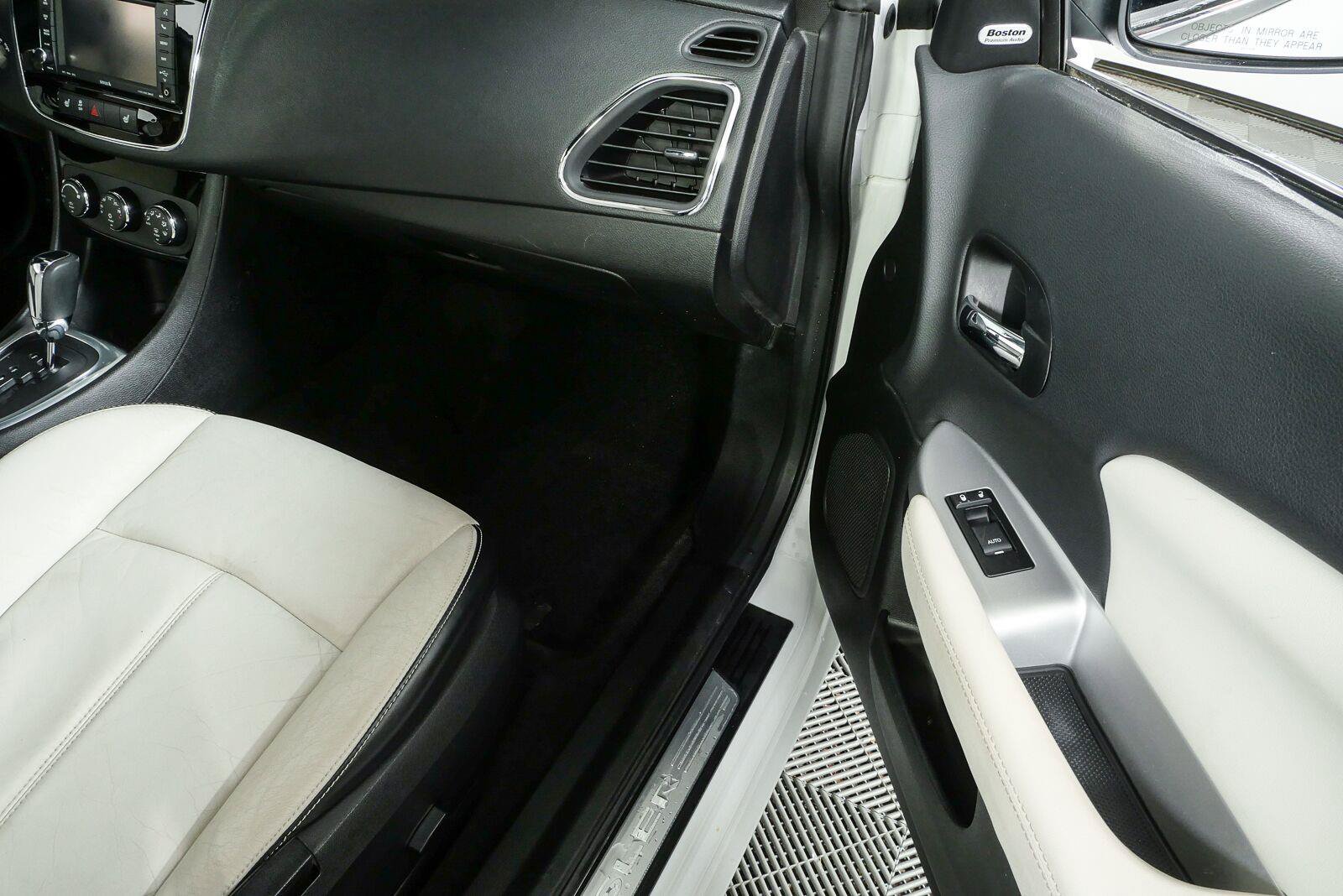 Used 2013 Chrysler 200 Limited FWD image 21