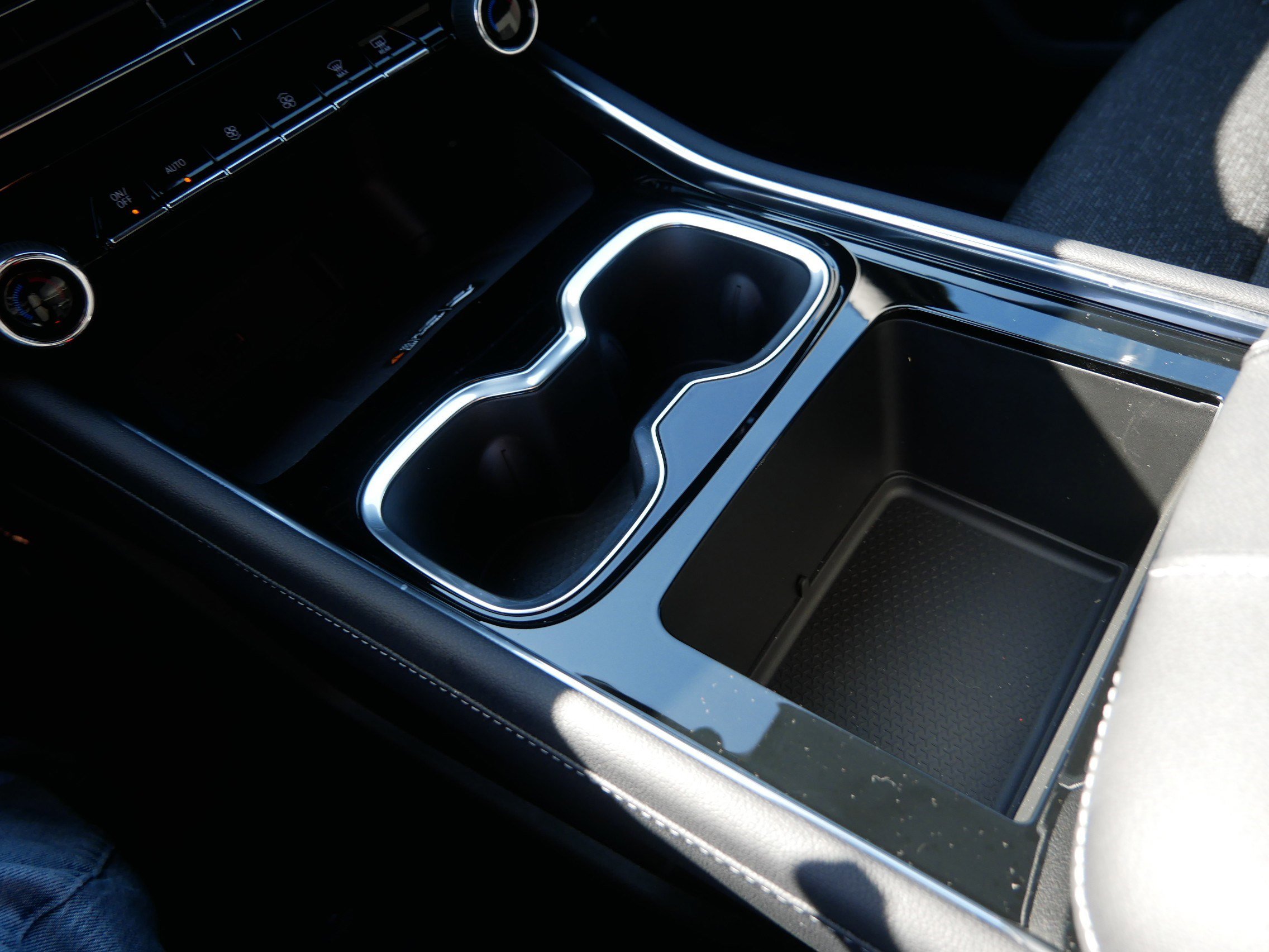 Used 2025 Chevrolet Traverse LT image 25