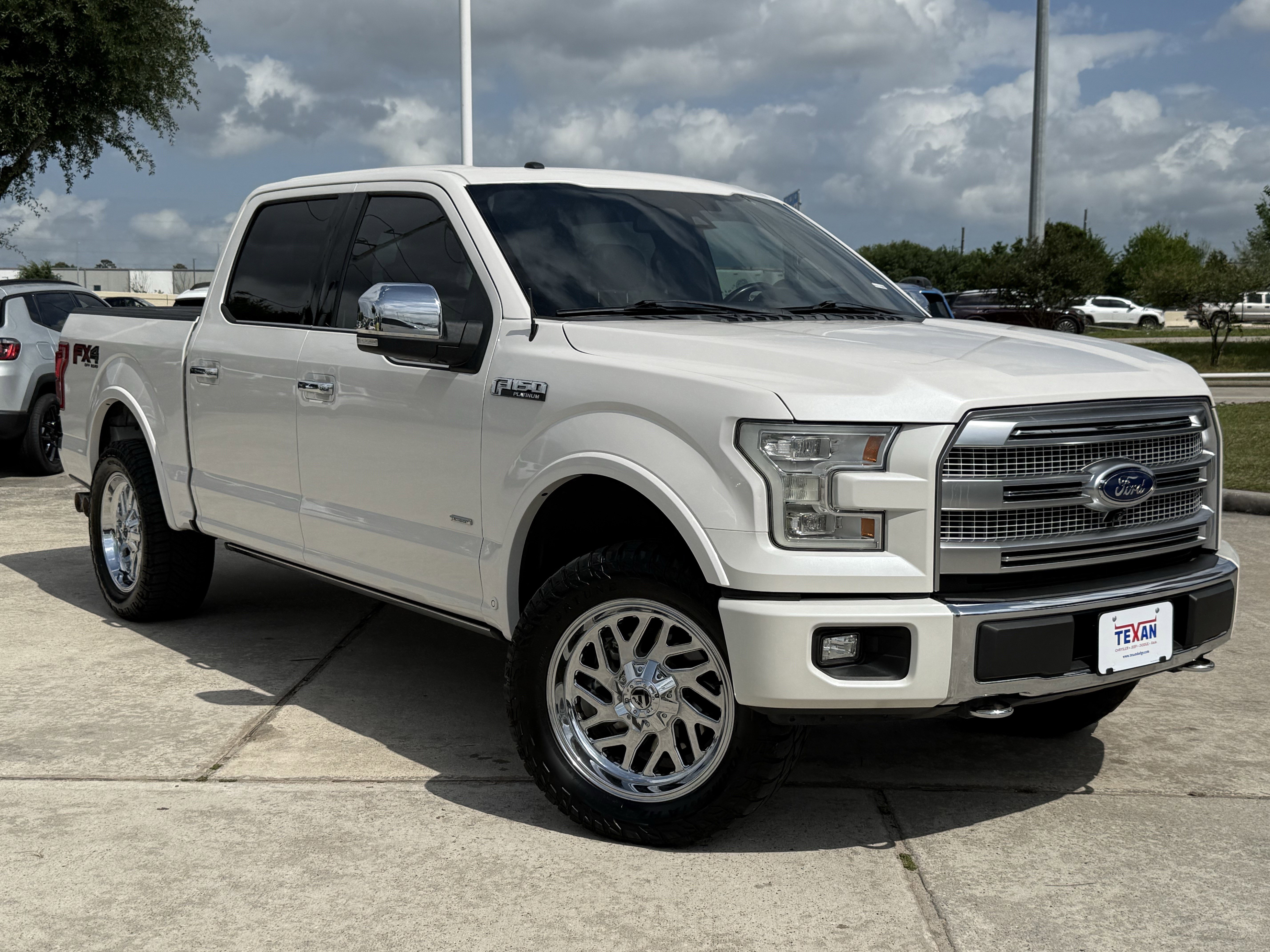 Used 2017 Ford F150 Platinum w/ Equipment Group 701A Luxury image 2